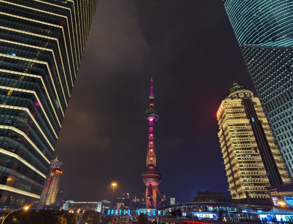 Torre Pérola do Oriente em Xangai - Kalan Gao no Pexels
